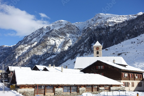 Village de Vals en Suisse dans les Grisons enneigé