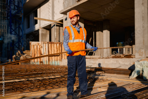 Εκτύπωση καμβά Construction worker taking metal grid reinforcing armature