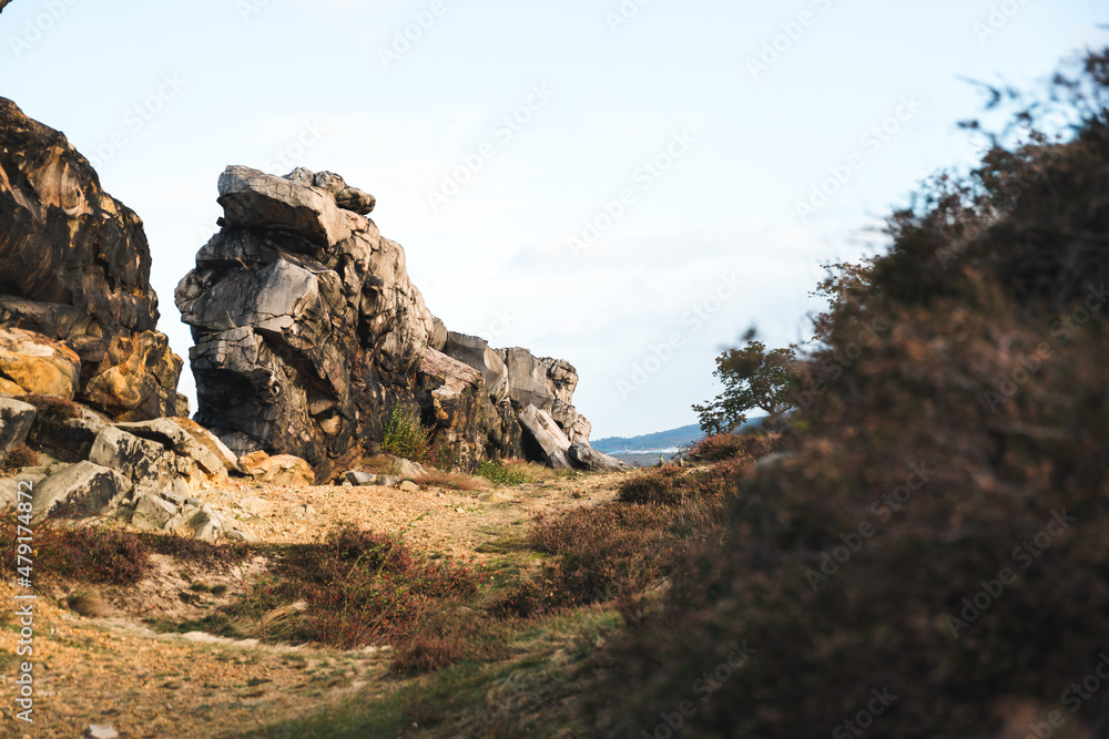 Granit Felsen Wände bei der Teufelsmauer Weddersleben im Harz Gebirge in Deutschland Granit Felsen Wände bei der Teufelsmauer Weddersleben im Harz Gebirge in Deutschland
