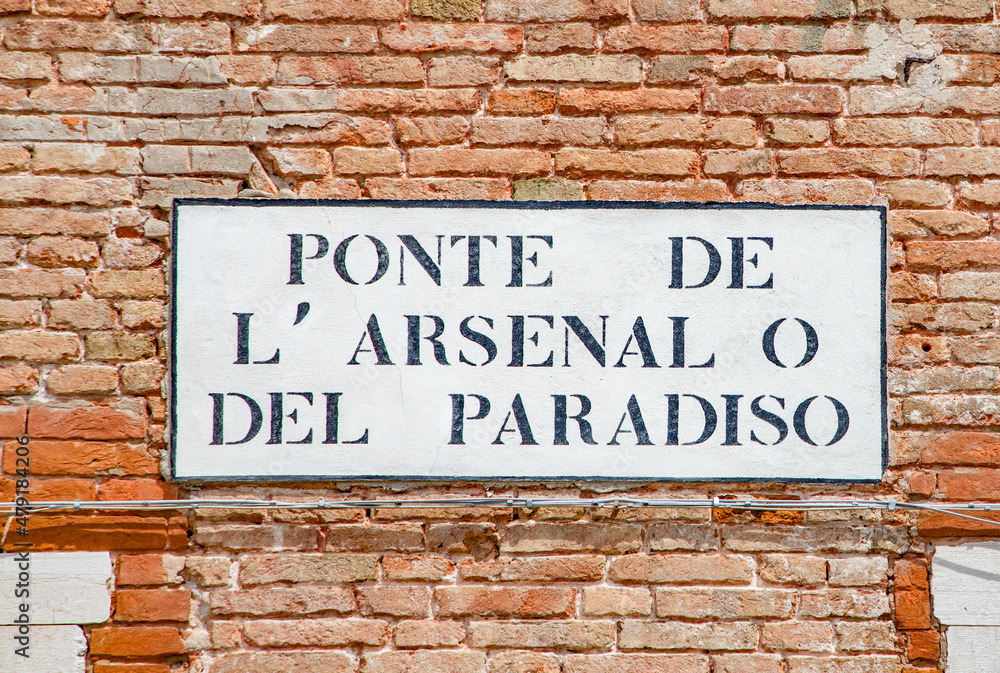 Fototapeta premium signage Ponte de l'Arsenale o del Paradiso(engl: area of the Arsenal or the paradise area) in Venice, Italy, the shipyard area in Venice