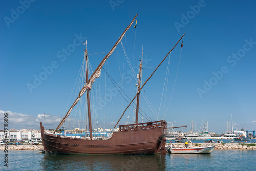 Obraz na plátně Replica of the Boa Esperanca caravel in Lagos in the Algarve