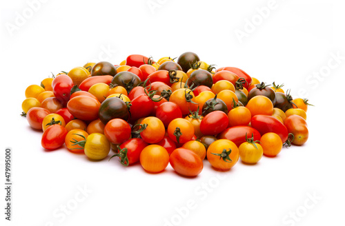 Bunte Cocktail-Tomaten isoliert auf weissem Hintergtund