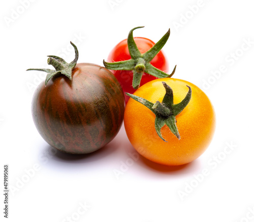 Bunte Cocktail-Tomaten isoliert auf weissem Hintergtund