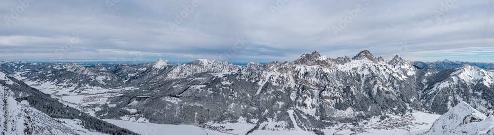 Winterpanorama Tannheimer Berge vom Einstein bis Gaichtspitze