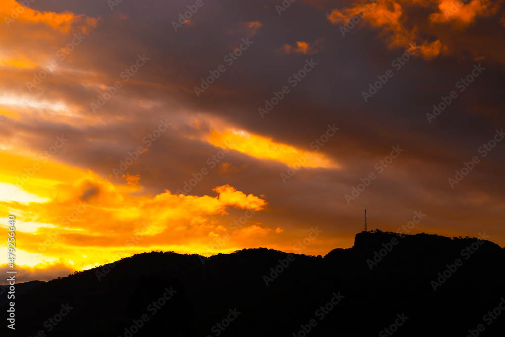 Fototapeta premium ENTARDECER