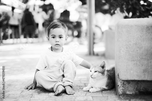 Baby mit Katze photo