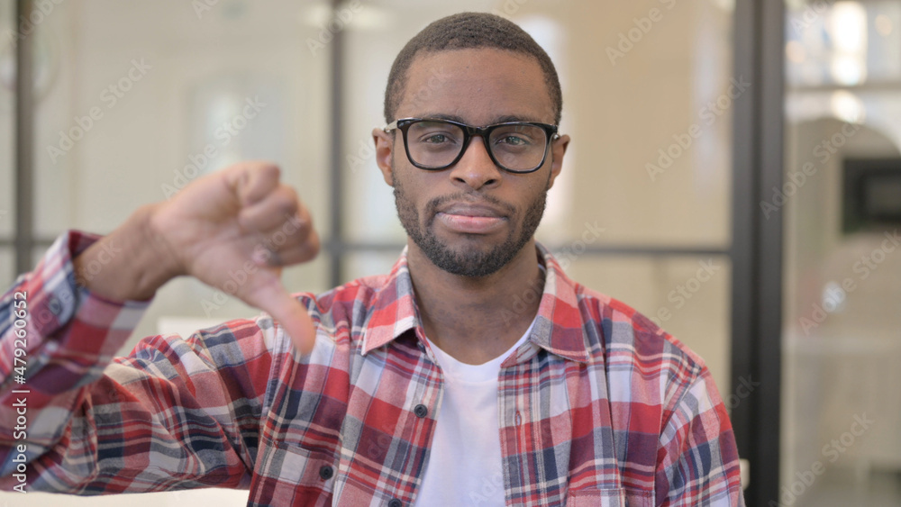 Obraz premium Portrait of African Man showing Thumbs Down Gesture