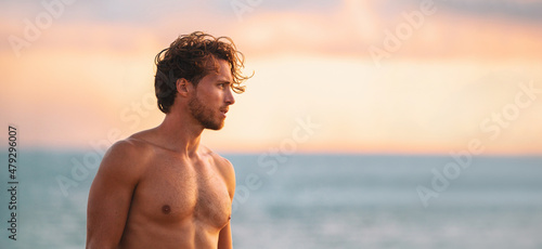 Cuadro en lienzo Beach body muscular man with six pack abs handsome good looking guy enjoying relaxing on summer Hawaii vacation sunset