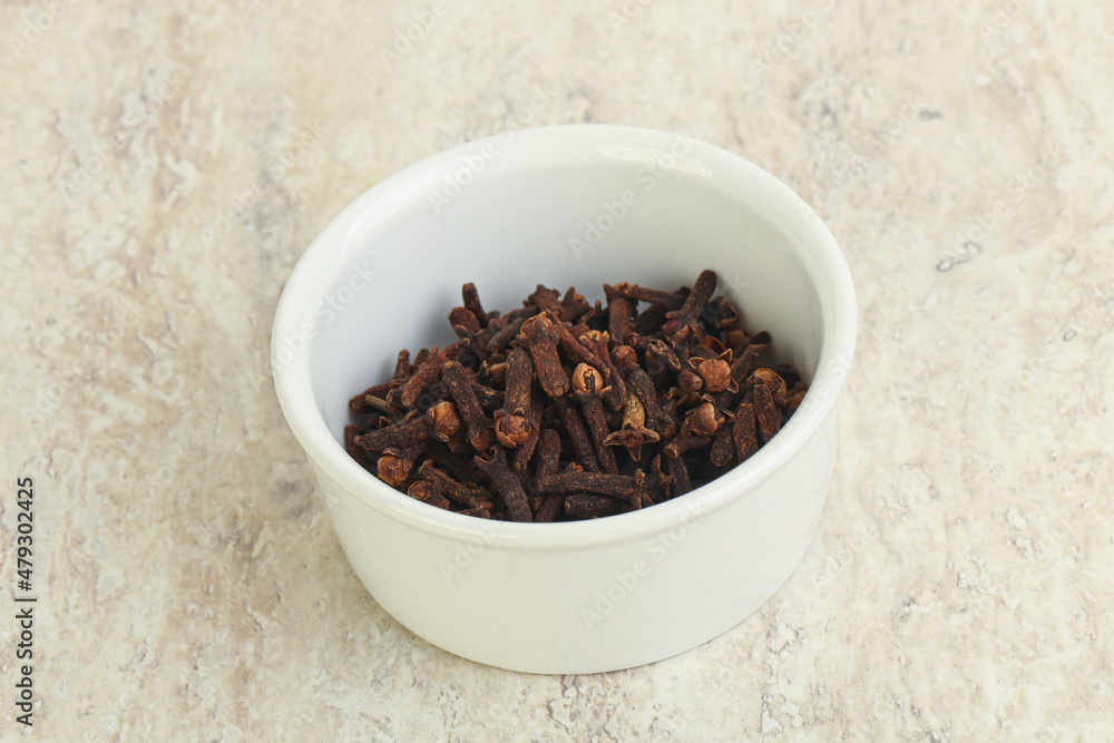 Dry Clove aroma in the bowl
