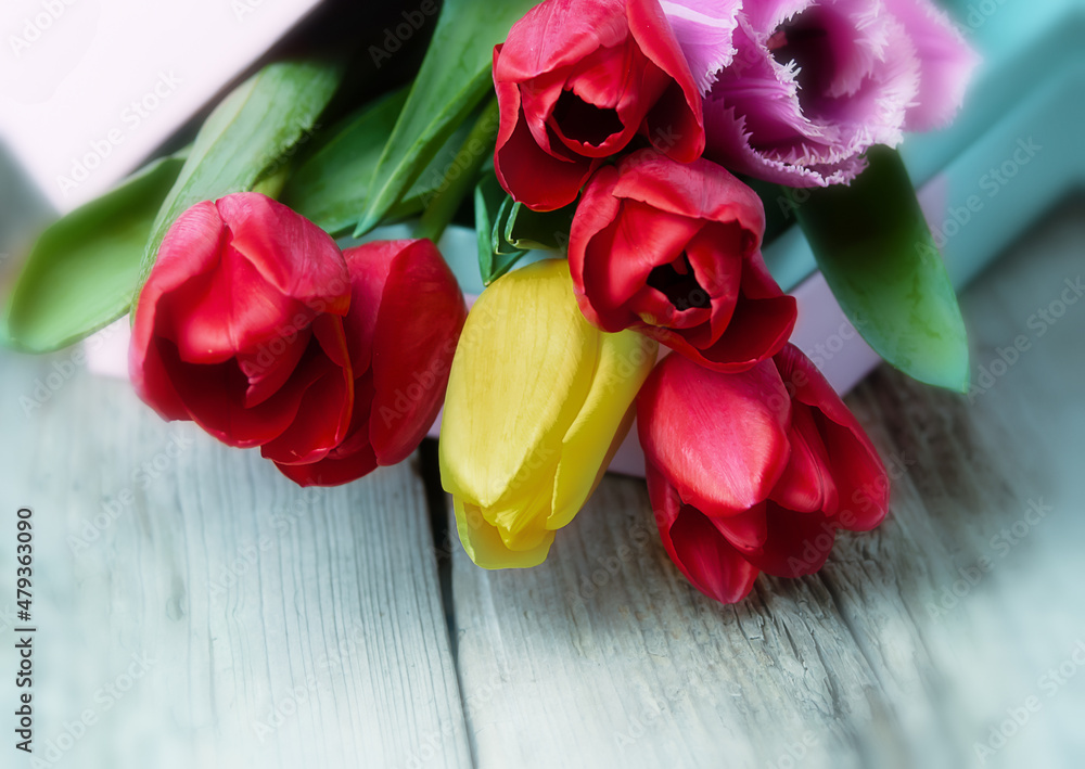 Fototapeta premium gift box with bouquet of tulips on wooden background closeup