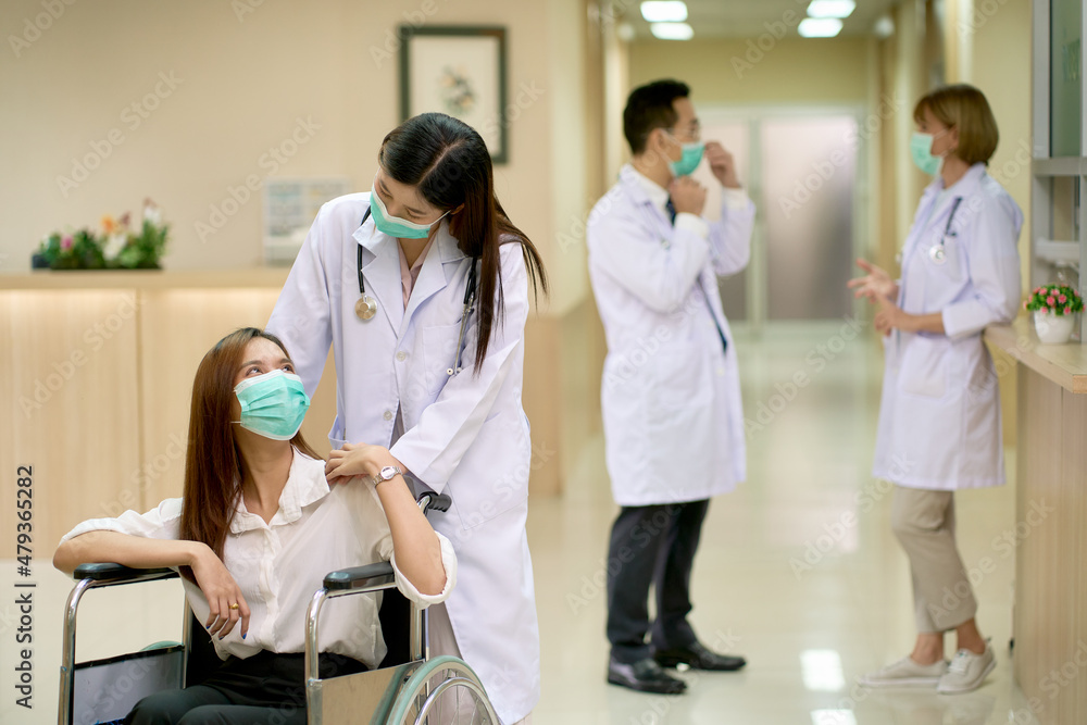 Obraz premium Patient and Doctors activity in hospital lobby