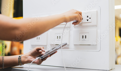 Schilderij op canvas people holding smartphone and chart battery on battery charger station of airpor