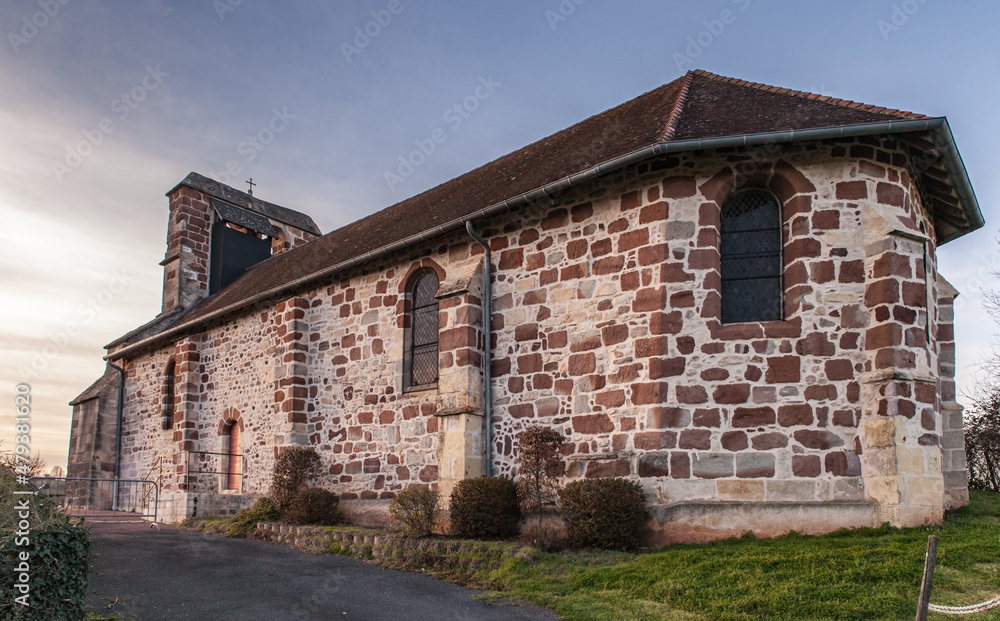 Saint Cyprien (Corrèze, France) - Église Saint-Cyprien-de-Périgueux en grès rouge