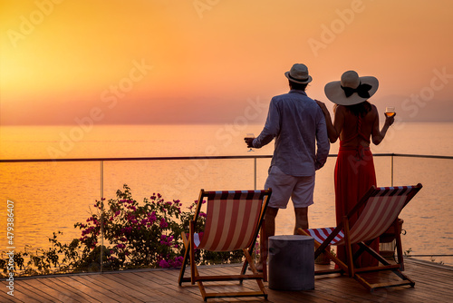 Tableau sur toile A loving couple on vacation time enjoys the beautiful summer sunset over the med