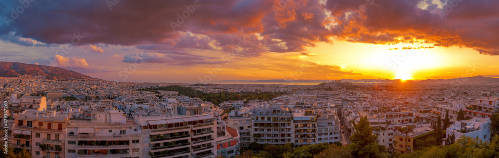 Athen mit Akropolis im Panorma zum Sonnenuntergang