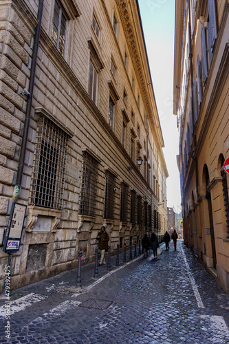 Fototapeta Naklejka Na Ścianę i Meble -  A narrow street in Rome