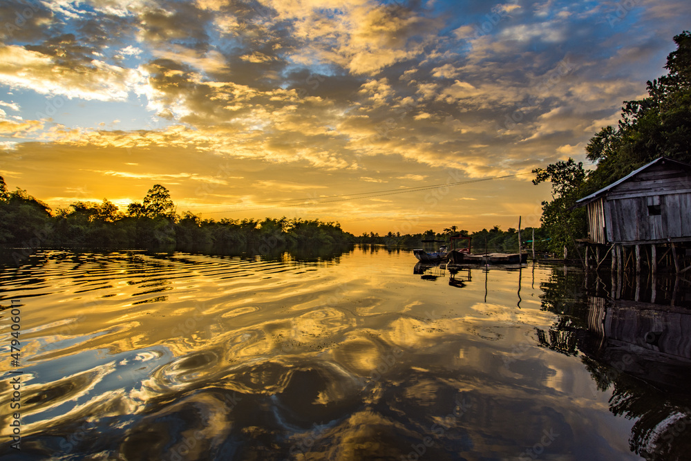 Obraz premium sunset over the river