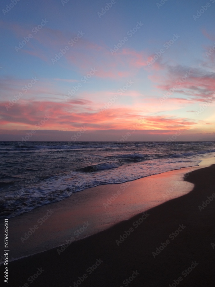 beach, sunset, sea, ocean, sky, dawn, aquatic, sun, cloud, sand, waves, coast, waves, cloud, landscape, nature, dusk, evening, summer, dawn, horizon, surf, twilight, lighting
