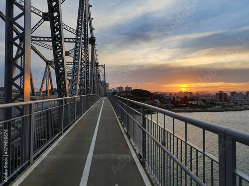 bridge at sunset © Wesley Carvalho