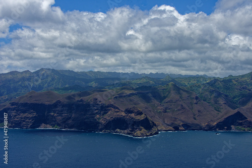 Nuku Hiva (iles marquises) : Vue aérienne de l'île et survol en hélicoptere
