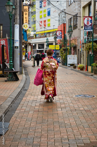 着物　晴れ着　成人式　女性　日本 © 正之 松山