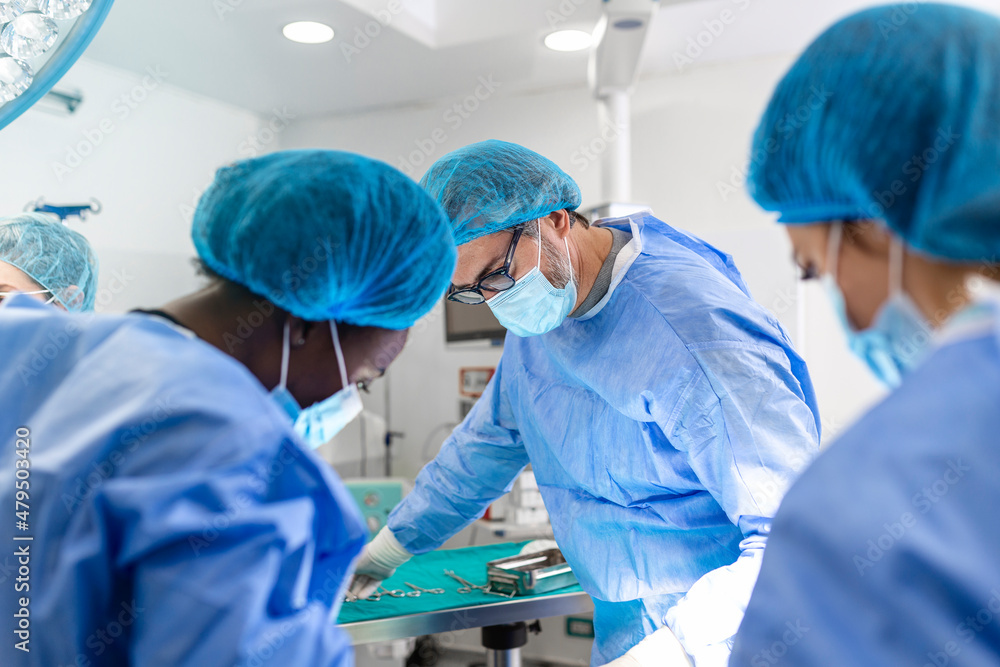 A surgeon's team in uniform performs an operation on a patient at a cardiac surgery clinic. Modern medicine, a professional team of surgeons, health. A surgeon's team in uniform performs an operation on a patient at a cardiac surgery clinic. Modern medicine, a professional team of surgeons, health.