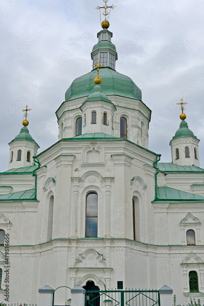 The Transfiguration Church in Velikiye Sorochintsy is one of the examples of church architecture in the Left-Bank Ukraine of the early 18th century.