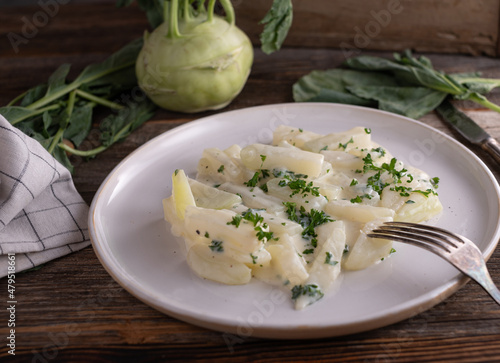 Foto Cooked kohlrabi sticks with bechamel sauce