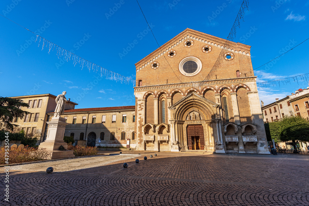 Vicenza downtown. Main facade of the Church of San Lorenzo Martire (St. Lawrence Martyr) in Gothic style, 1280, Piazza San Lorenzo, Veneto, Italy, Europe.