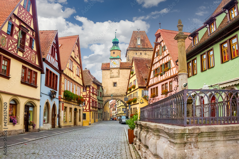 Rothenburg ob der Tauber famous street view. Traditional Bavarian houses in Germany. - obrazy, fototapety, plakaty 