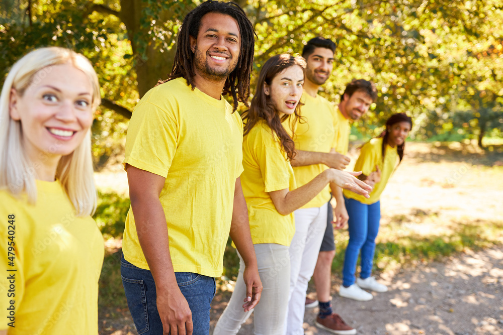 Gruppe junger Leute als multikulturelle Mannschaft Stock Photo | Adobe ...