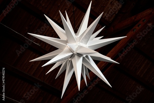 Ein schöner, großer Herrnhuter Stern- Herrnhuter Sterne sind eine sehr beliebte Weihnachtsdekoration  photo