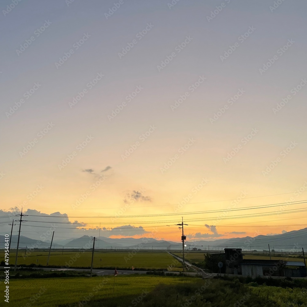 Obraz premium wind turbine at sunset