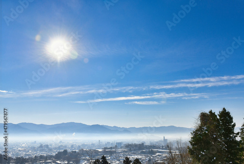 朝靄に包まれる冬の善光寺平 背景素材