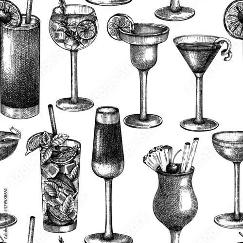 Alcoholic cocktails seamless pattern. Hand-sketched alcoholic drinks glasses background. Popular alcohol cocktails backdrop for bar or restaurant menu isolated on white