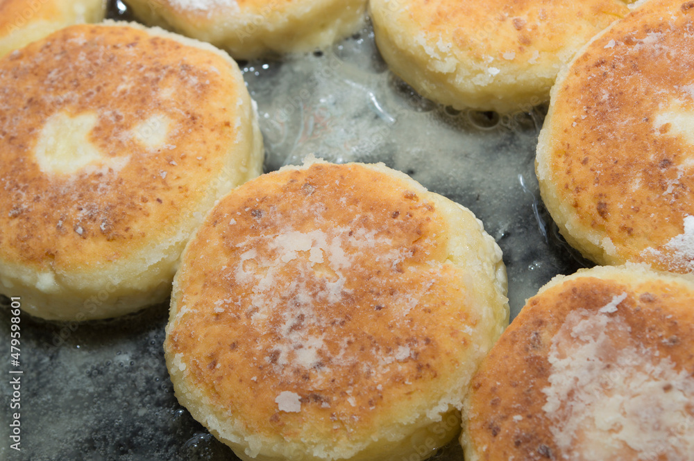 Cottage cheese cheesecakes, baking in a frying pan.