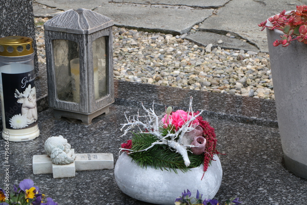 Gestaltung einer Familiengrabstätte in Österreich auf einem christlichen Friedhof