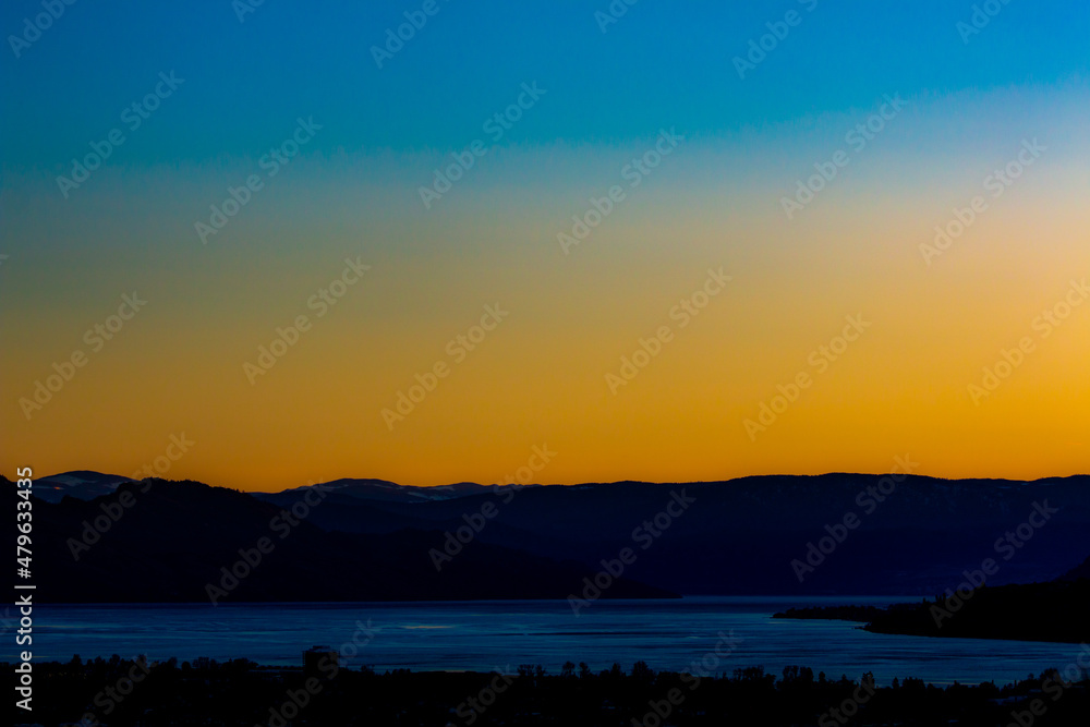 Obraz premium Sunset Over the Mountains