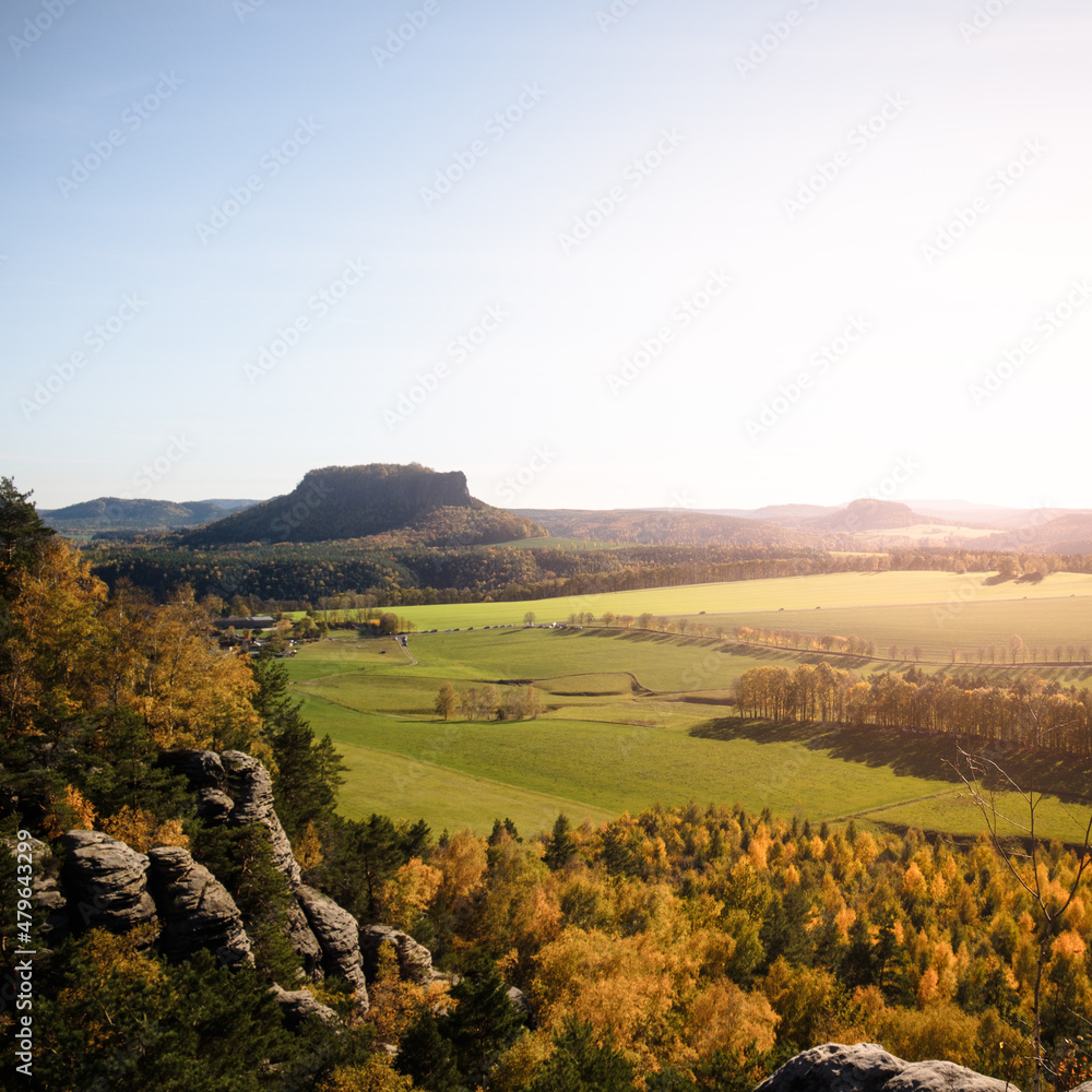 Hügel in der Landschaft. Sächsische Schweiz. Elbsandsteingebirge