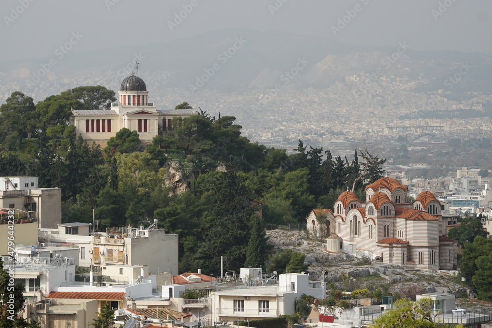 Nationales Observatorium und Kirche von der heiligen Marina bei Thiseio in Athen