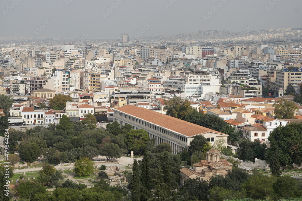 Blick auf die Stoa des Attalos vom Akropolishügel in Athen
