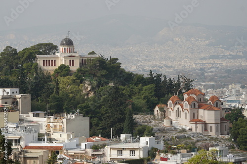 Nationales Observatorium und Kirche von der heiligen Marina bei Thiseio in Athen