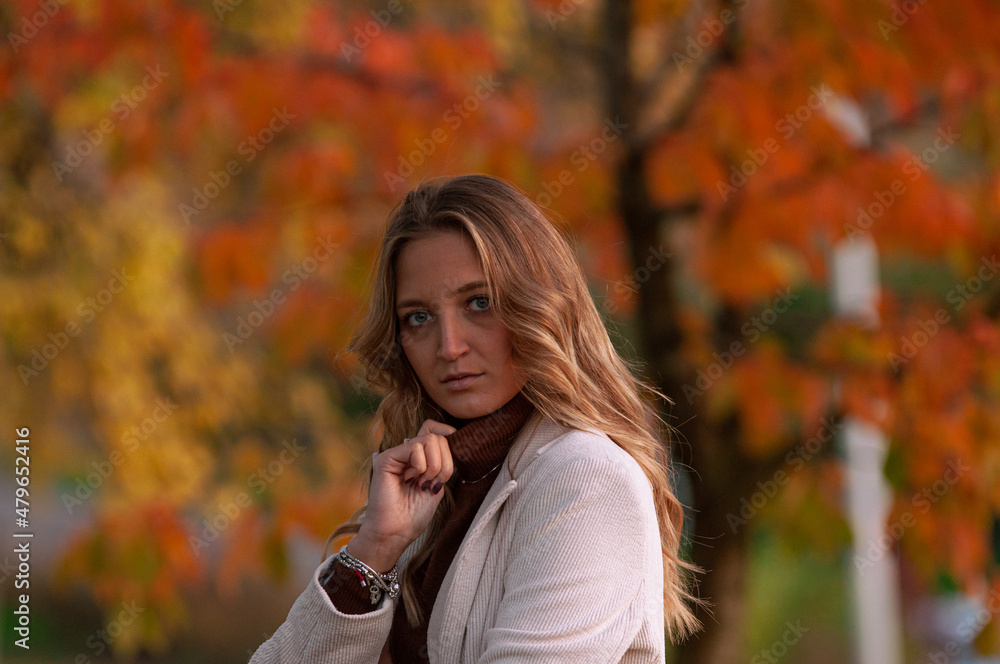 Foto ragazza in autunno tramonto Foto ragazza in autunno tramonto