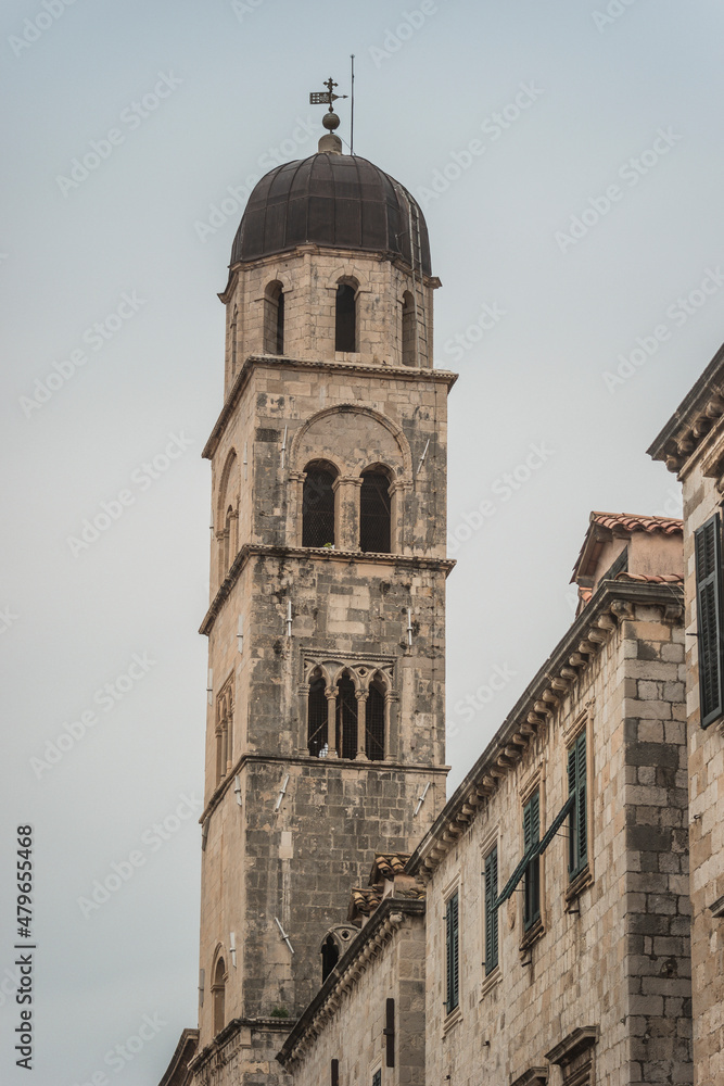Kroatien, Dalmatien, Dubrovnik, Kirchturm in Altstadt