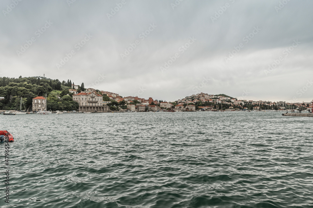 Kroatien, Dalmatien, Dubrovnik,   Blick aus Hafen auf Stadt