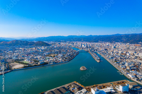 ドローン空撮　晴天の空の下、五台山から望む、高知市全景 photo