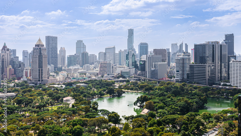 Fototapeta premium Wonderful cityscape at Lumphini Park, Park is a park in Bangkok, Thailand.