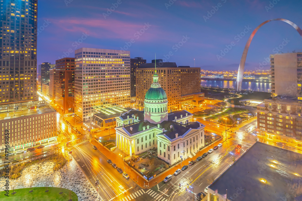 Fototapeta premium Downtown St. Louis city skyline cityscape of Missouri in USA