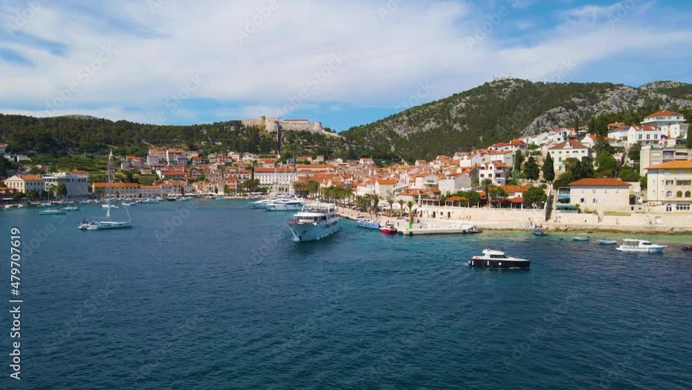 Panorama of a coastal town with many houses with red roofs, surrounded by the sea and mountains with yachts in marina bay and Bell tower
Panorama of a coastal town with many houses with red roofs, surrounded by the sea and mountains with yachts in marina bay and Bell tower