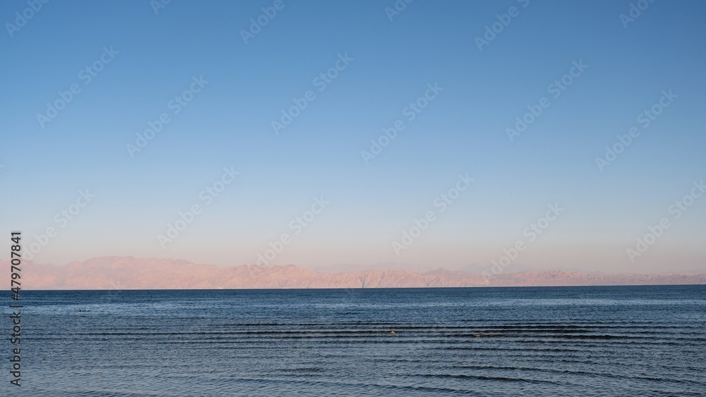 Obraz premium Beautiful sea view and mountains at early morning